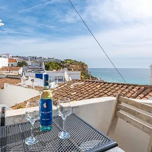 https://vista-mar-lovely-apartment-with-seaview-just-steps-away.hotelaalgarve.com